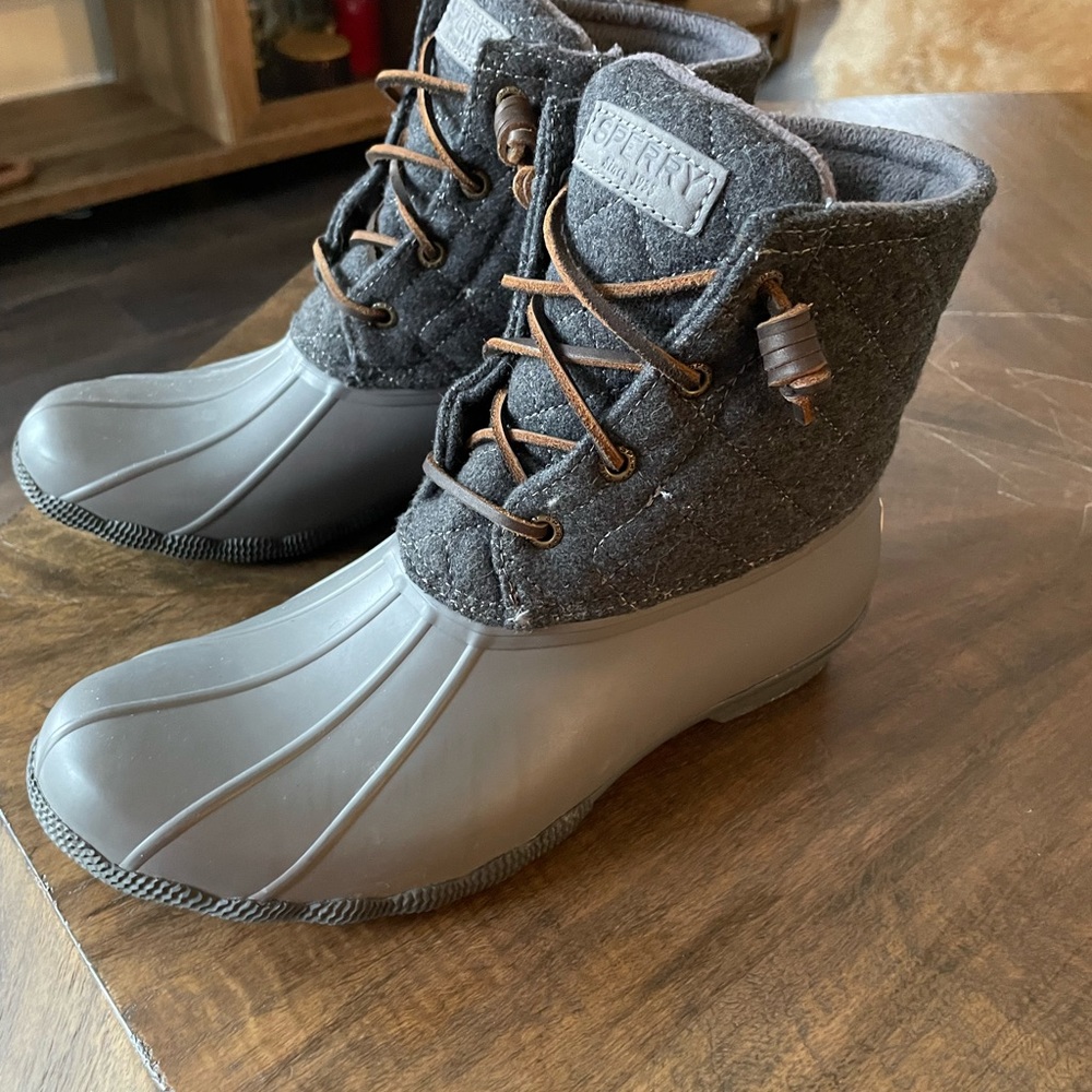 SPERRY Womens short winter boots